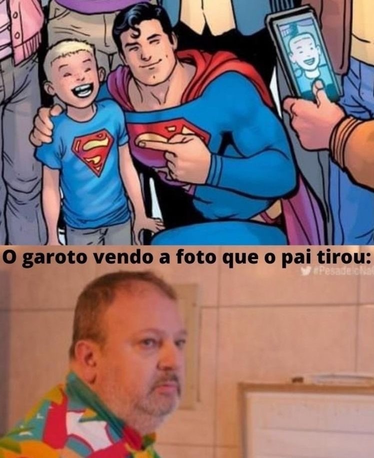 O garoto vendo a foto que o pai tirou: