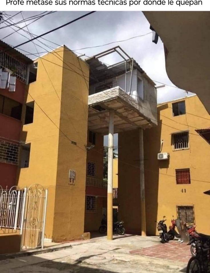 Profe meta sus normas tecnicas por donde le quepan