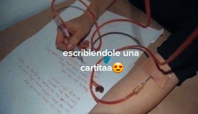 escribiendole una cartitaa😍