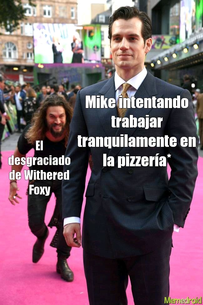 Mike intentando trabajar tranquilamente en la pizzería\nEl desgraciado de Withered Foxy