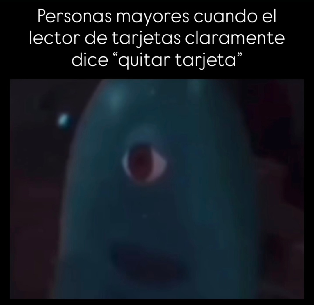Personas mayores cuando el lector de tarjetas claramente dice “quitar tarjeta”