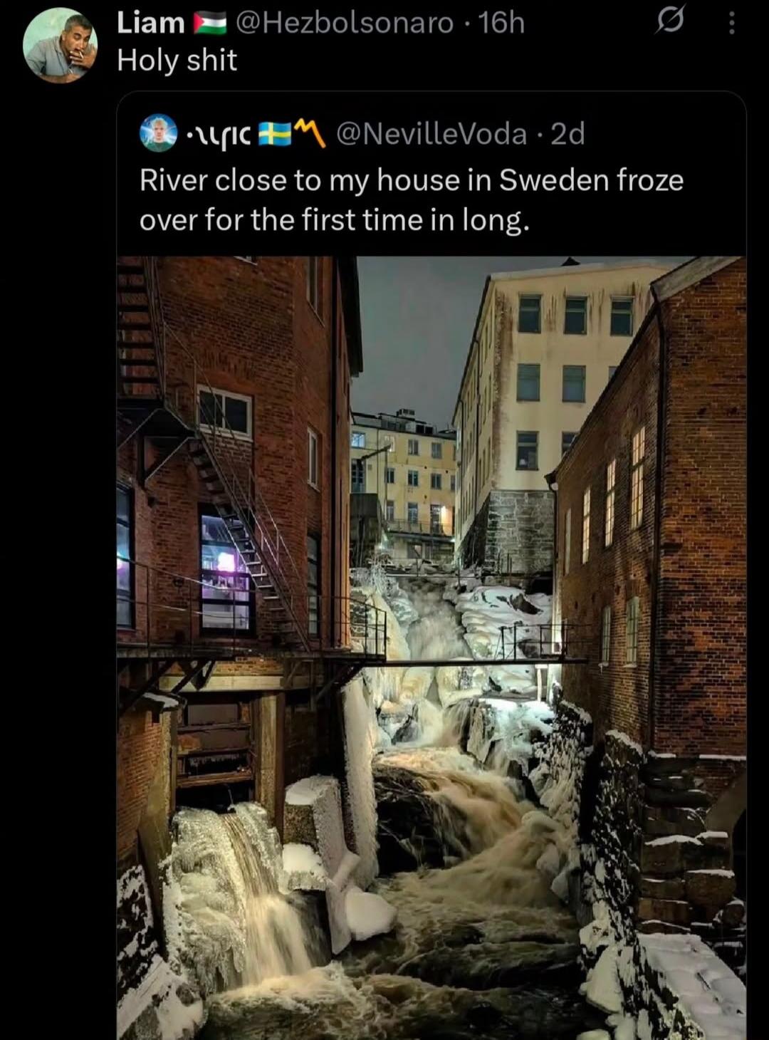Holy shit
River close to my house in Sweden froze over for the first time in long.