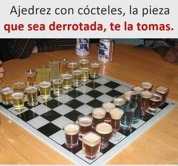Ajedrez con cócteles, la pieza que sea derrotada, te la tomas.