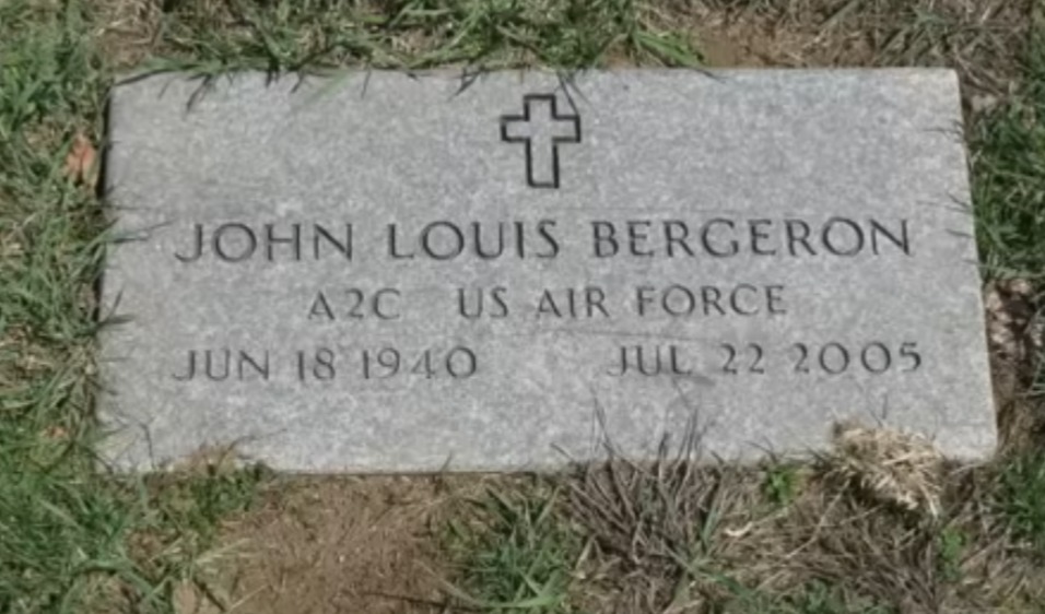 JOHN LOUIS BERGERON A2C FUERZA AÉREA DE LOS ESTADOS UNIDOS 18 JUN 1940 22 JUL 2005