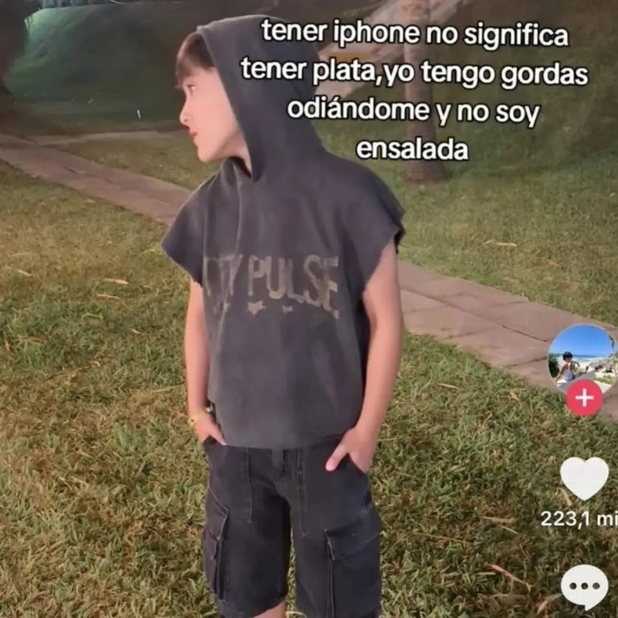 tener iphone no significa tener plata,yo tengo gordas odiándome y no soy ensalada