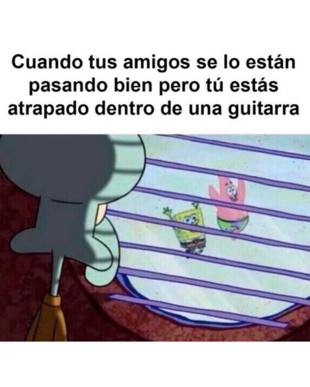 Cuando tus amigos se lo están pasando bien pero tú estás atrapado dentro de una guitarra