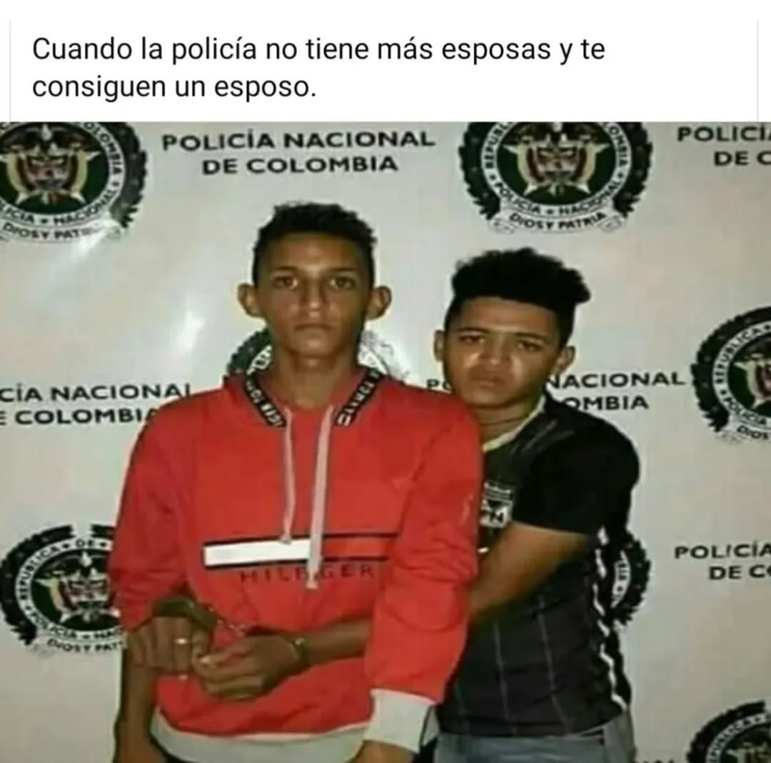 Cuando la policía no tiene más esposas y te consiguen un esposo.