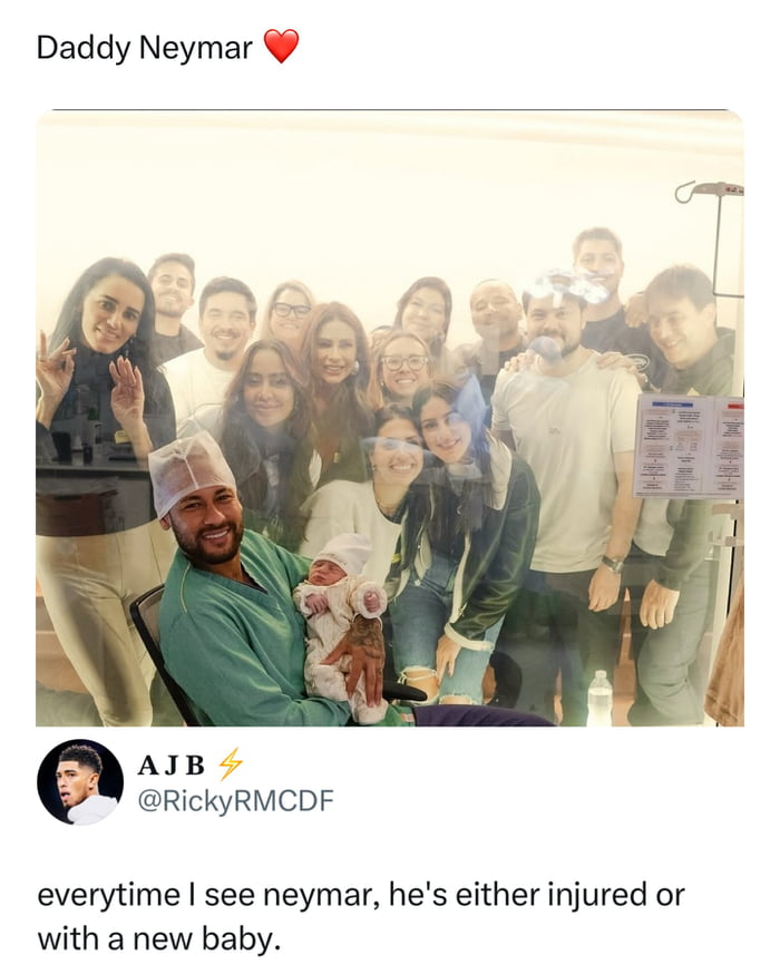 Papai Neymar ❤️. Toda vez que vejo Neymar, ele está machucado ou com um novo bebê.