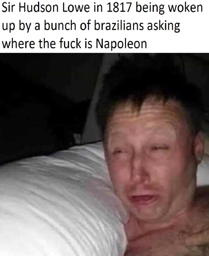 Sir Hudson Lowe em 1817 sendo acordado por um grupo de brasileiros perguntando onde diabos está Napoleão.