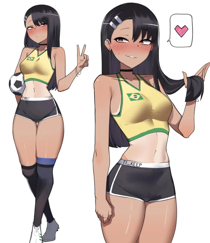 Uma garota de anime com um top esportivo com a bandeira do Brasil e shorts curtos. Ela está em duas poses, uma segurando uma bola de futebol e fazendo um sinal de paz, e outra com uma expressão de flerte. Há um balão de fala com um coração. O texto visível nos shorts é 'TI_KEEP' e 'EEP'.