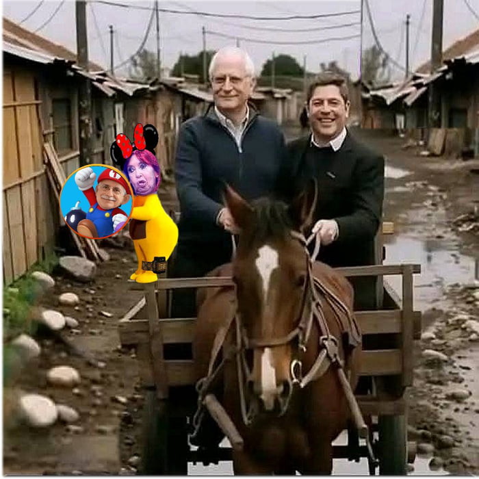 Imagen de dos hombres en un carro tirado por un caballo en un camino de tierra en un barrio humilde. Sobre la imagen, se superponen caricaturas de personajes (Minnie Mouse y Mario) con los rostros de políticos (Cristina Kirchner y Alberto Fernández).