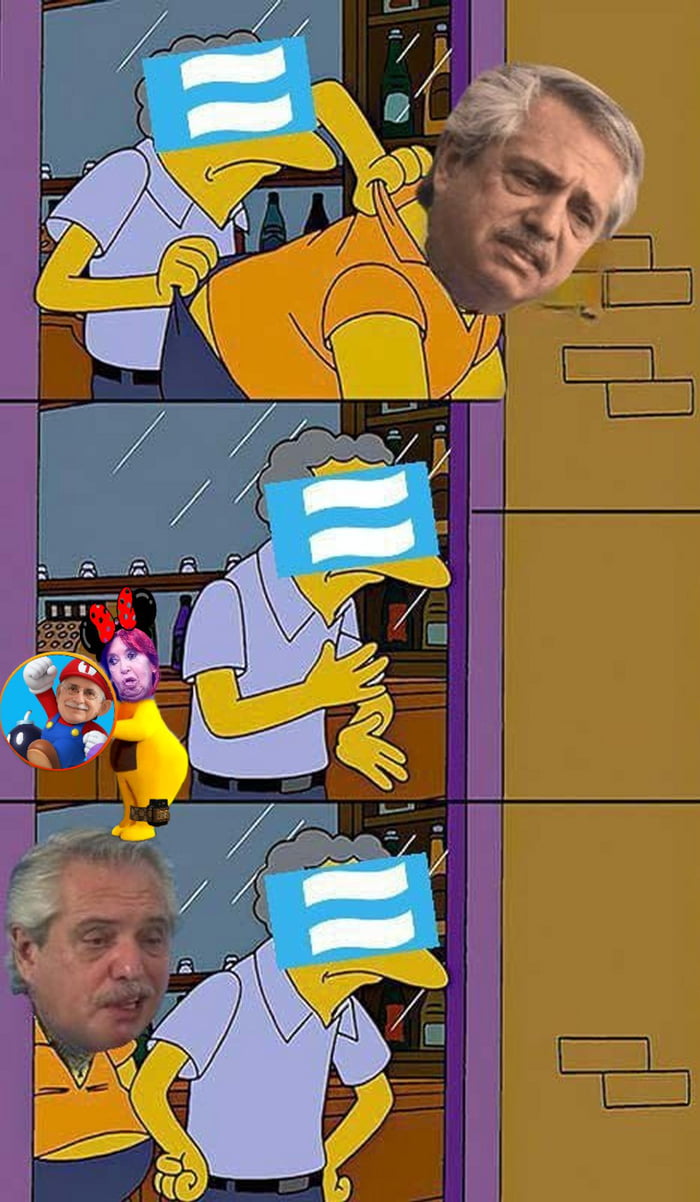 Moe de Los Simpson está echando a Alberto Fernández de su bar. En el segundo panel, Moe mira a su alrededor, y se ven las caras de Sergio Massa (como Mario) y Cristina Kirchner (con orejas de Minnie) en el fondo, sugiriendo que también están siendo expulsados o son los siguientes. En el tercer panel, Alberto Fernández vuelve a asomarse por la puert