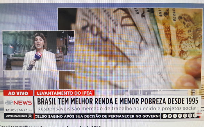 AO VIVO. LEVANTAMENTO DO IPEA. BRASIL TEM MELHOR RENDA E MENOR POBREZA DESDE 1995. Responsáveis são mercado de trabalho aquecido e projetos sociais. CELSO SABINO APÓS SUA DECISÃO DE PERMANECER NO GOVERNO. Jovem Pan News. 26 NOV | 06:46 BRT.