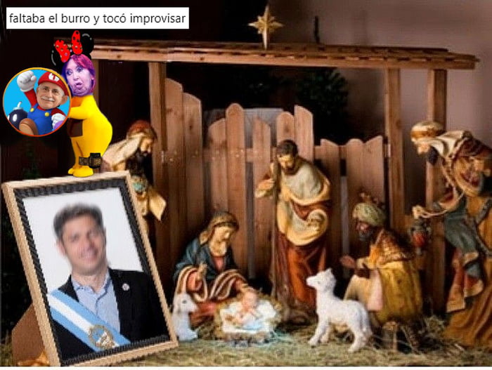 faltaba el burro y tocó improvisar. Un pesebre navideño con figuras de políticos argentinos como Axel Kicillof, Cristina Kirchner y Alberto Fernández, reemplazando a los personajes tradicionales.