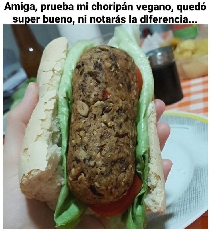 Amiga, prueba mi choripán vegano, quedó super bueno, ni notarás la diferencia...