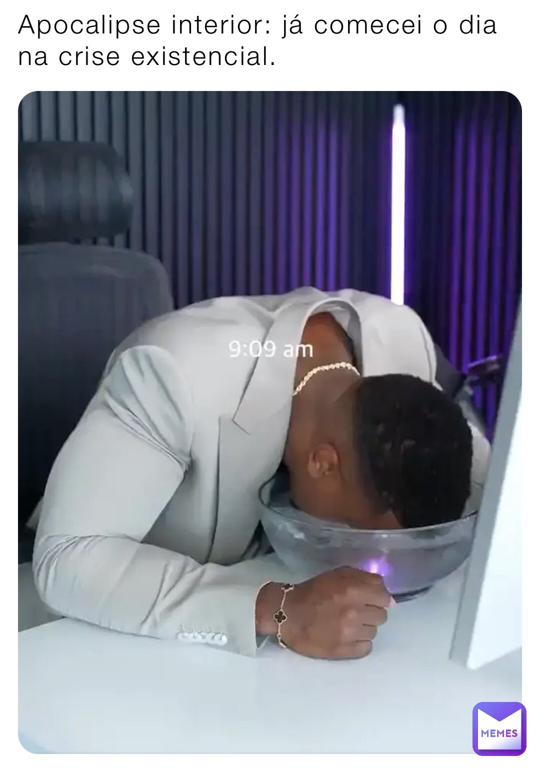 Apocalipse interior: já comecei o dia na crise existencial. 9:09 am