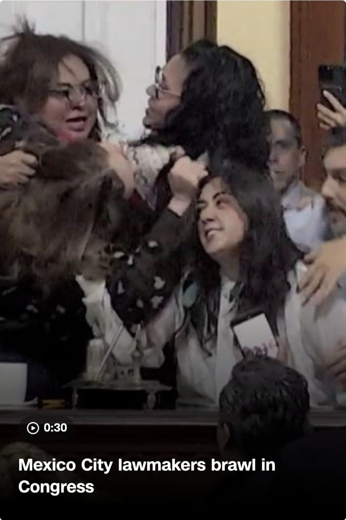 Legisladores de la Ciudad de México se pelean en el Congreso