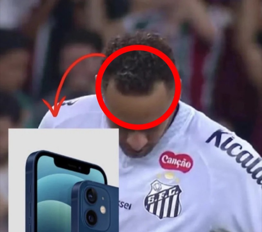 La frente de Neymar comparada con la muesca del iPhone 12.