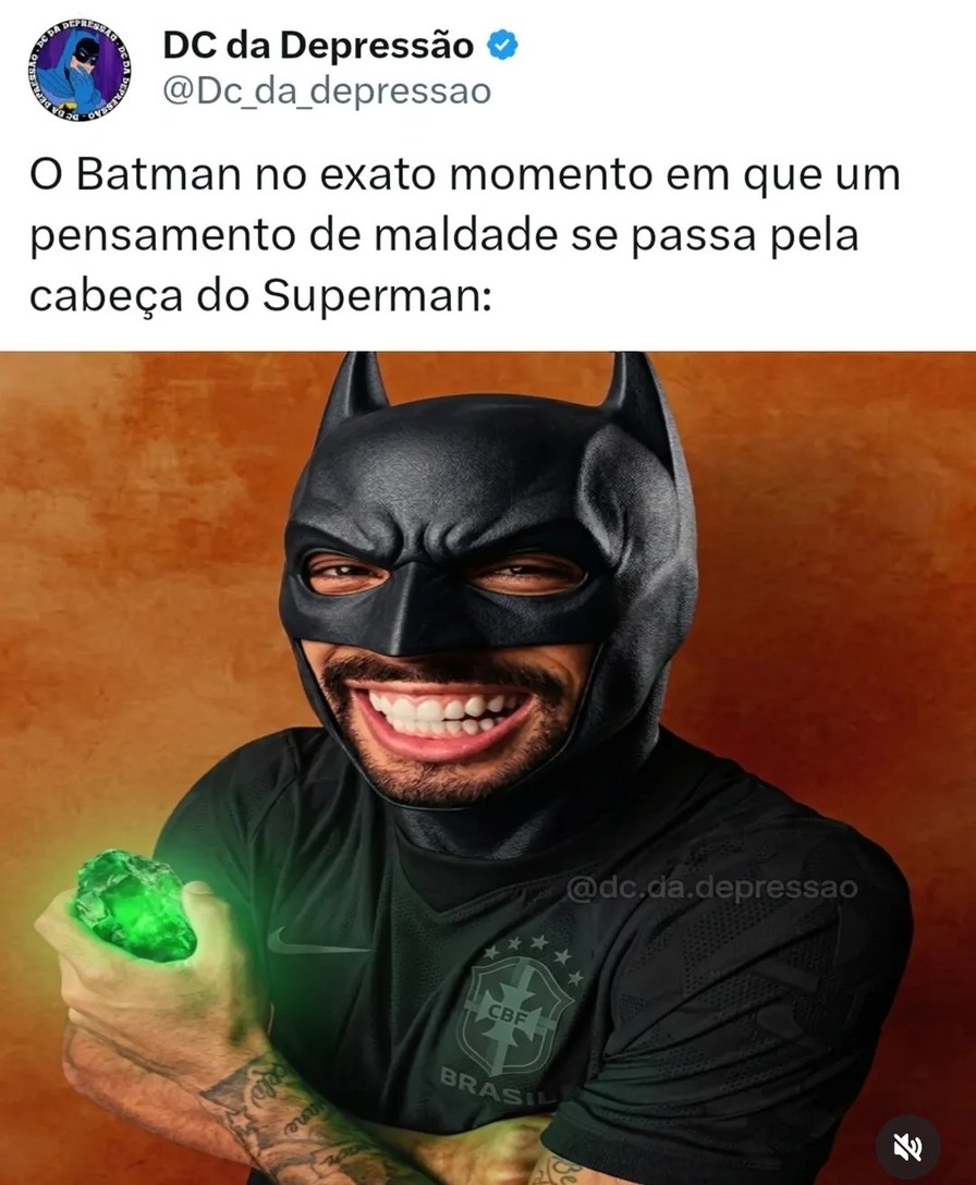 DC da Depressão @Dc_da_depressao O Batman no exato momento em que um pensamento de maldade se passa pela cabeça do Superman:
