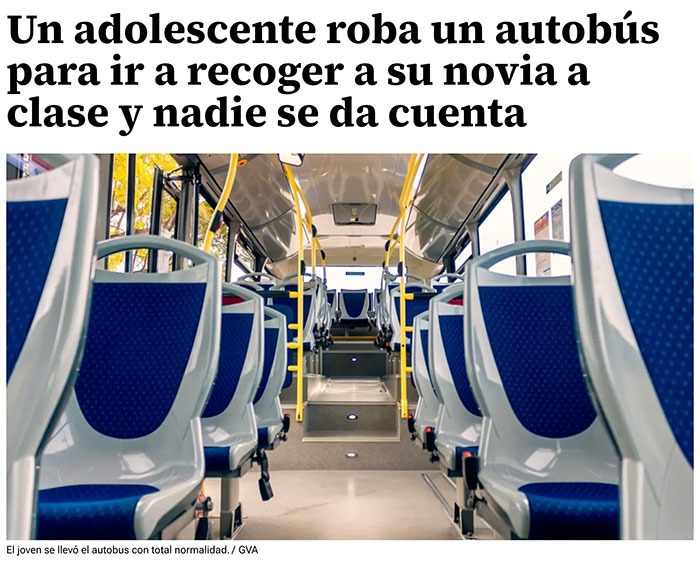 Un adolescente roba un autobús para ir a recoger a su novia a clase y nadie se da cuenta. El joven se llevó el autobús con total normalidad. / GVA