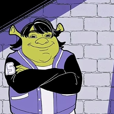 Un personaje de dibujos animados que parece Shrek con un peinado diferente y una chaqueta universitaria, sonriendo con los brazos cruzados.