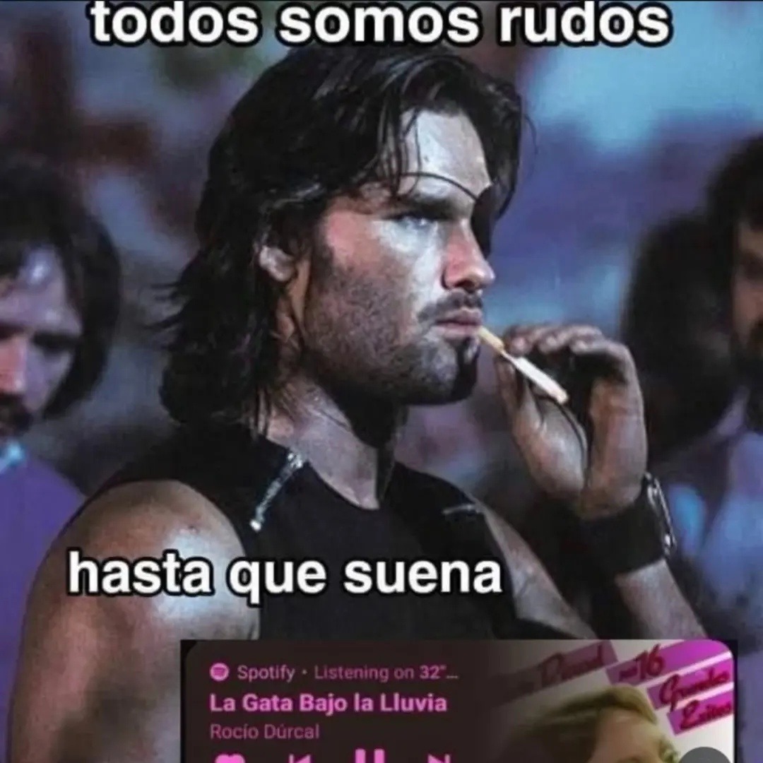 todos somos rudos hasta que suena La Gata Bajo la Lluvia de Rocío Dúrcal