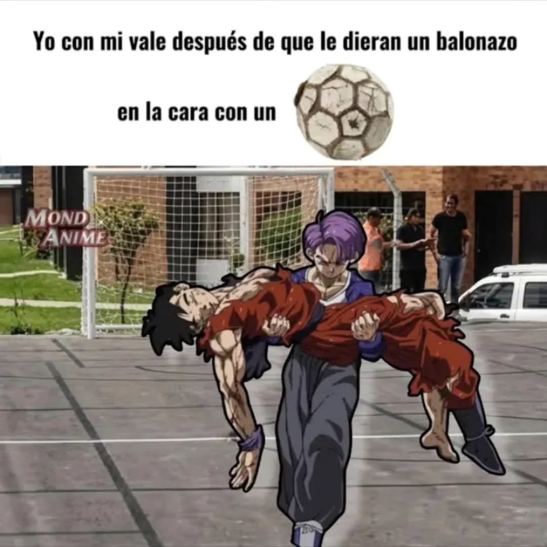 Yo con mi vale después de que le dieran un balonazo en la cara con un balón de fútbol.