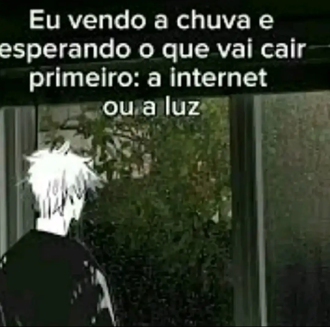 Eu vendo a chuva e esperando o que vai cair primeiro: a internet ou a luz
