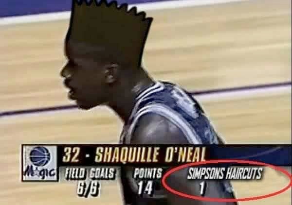 32 - SHAQUILLE O'NEAL. Magic. FIELD GOALS 6/6. POINTS 14. SIMPSONS HAIRCUTS 1. Un jugador de baloncesto con un corte de pelo que se asemeja al de Bart Simpson, y el marcador lo destaca.