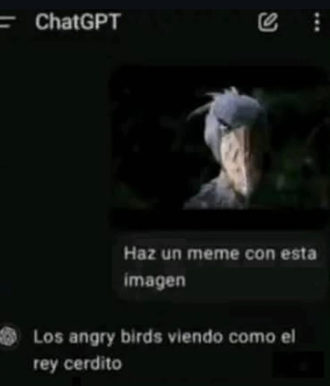 ChatGPT Haz un meme con esta imagen Los angry birds viendo como el rey cerdito