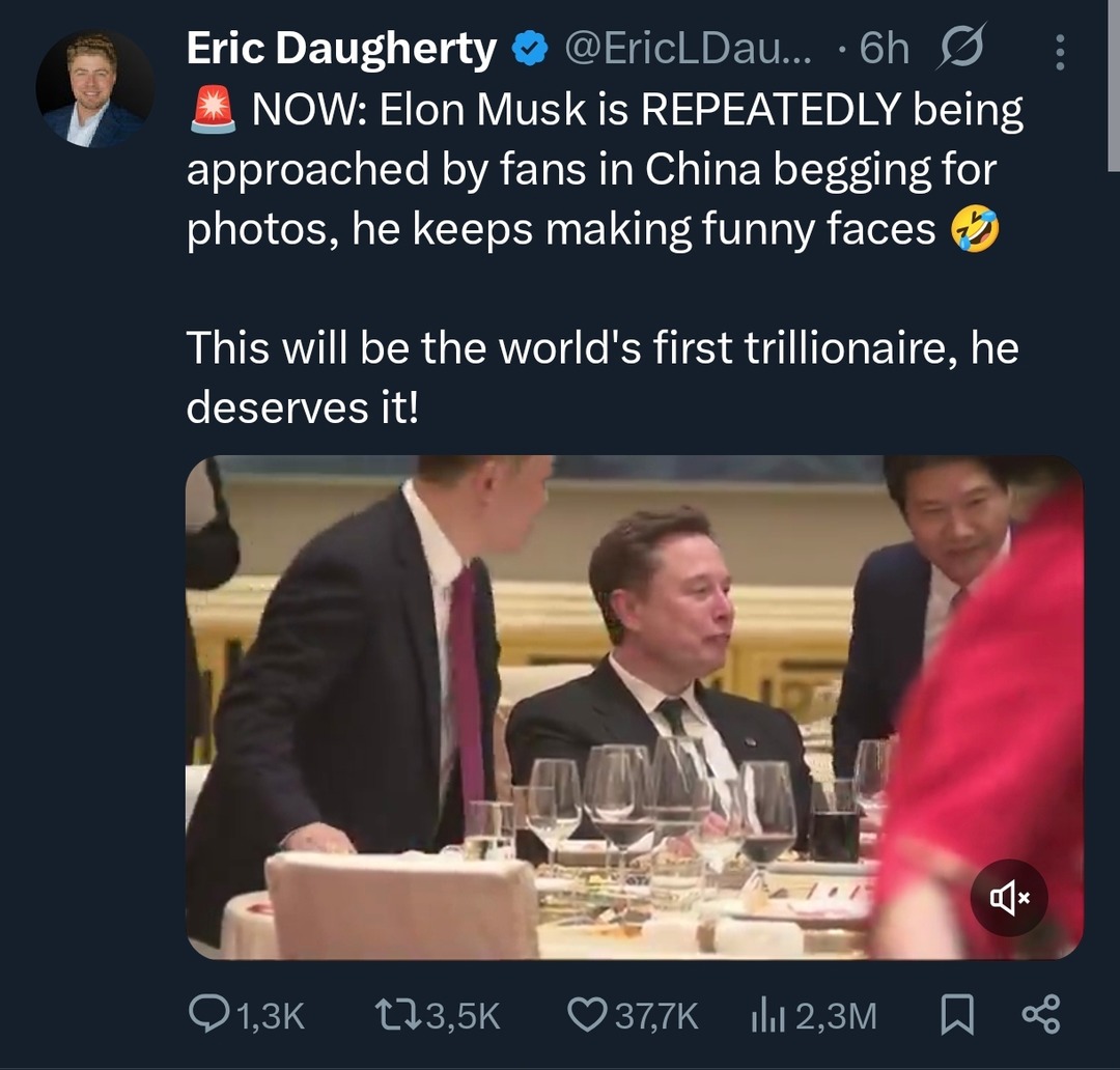NOW: Elon Musk is REPEATEDLY being approached by fans in China begging for photos, he keeps making funny faces. This will be the world's first trillionaire, he deserves it!