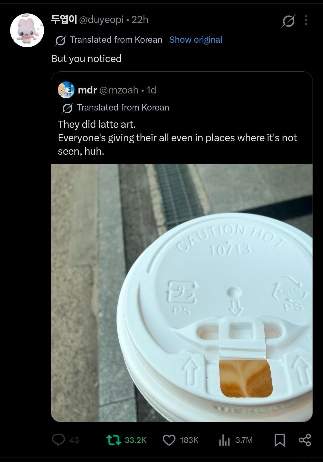 But you noticed. They did latte art. Everyone's giving their all even in places where it's not seen, huh. CAUTION HOT 10/13 PS