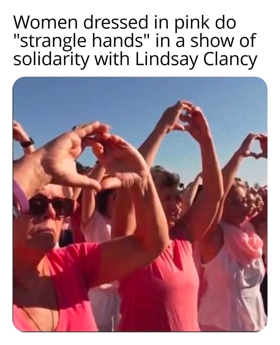 Women dressed in pink do 