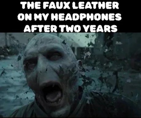 THE FAUX LEATHER ON MY HEADPHONES AFTER TWO YEARS